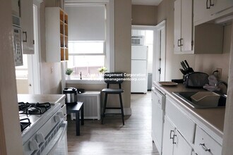 18 Alton Pl in Brookline, MA - Foto de edificio - Building Photo