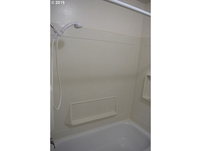 931 Salmon Ave in Coos Bay, OR - Building Photo - Building Photo