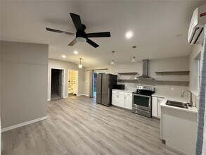 168 Still Forest Dr in Cedar Creek, TX - Building Photo - Building Photo