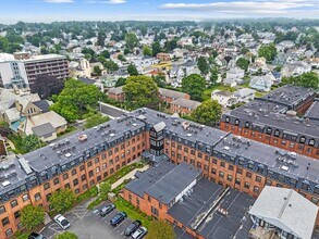 21 Linden St in Quincy, MA - Building Photo - Building Photo