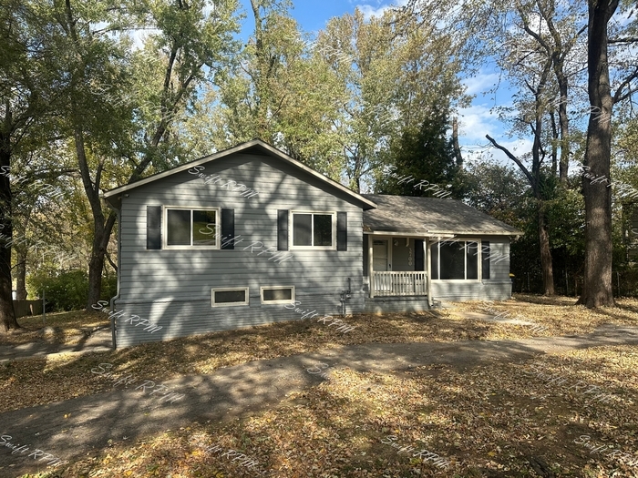 3700 E 98th Terrace in Kansas City, MO - Building Photo