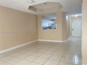 14096 SW 121st Pl in Miami, FL - Foto de edificio - Building Photo