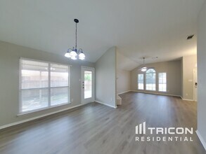 1013 Meadowbend Dr in Cedar Hill, TX - Building Photo - Building Photo