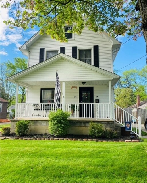 19 Delaware Ave in Poland, OH - Building Photo