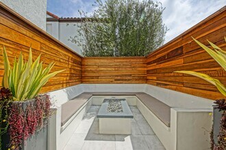 202 N Juanita Ave in Redondo Beach, CA - Building Photo - Building Photo