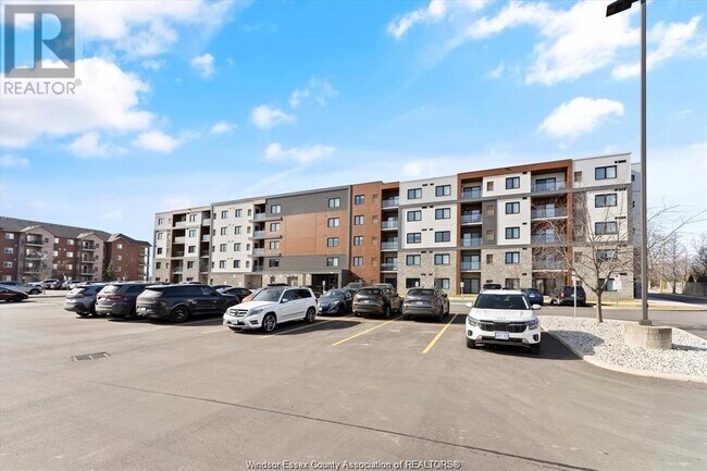 4578 Huron Church Line Rd in Lasalle, ON - Building Photo - Building Photo