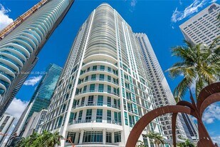 300 S Biscayne Blvd in Miami, FL - Building Photo