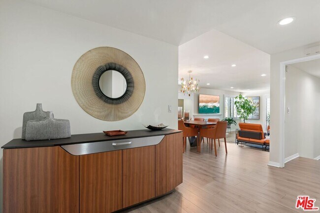 17130 Burbank Blvd in Los Angeles, CA - Building Photo - Building Photo