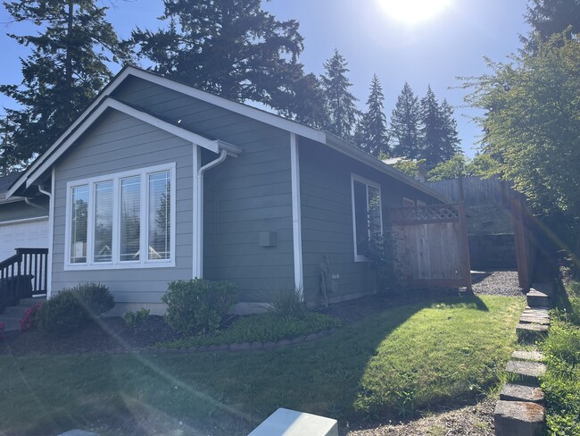 1482 Estate Pl in Fircrest, WA - Building Photo - Building Photo