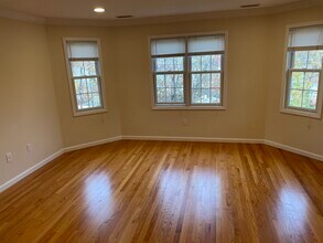 292 Hemlock Ter, Unit 2 in Teaneck, NJ - Building Photo - Building Photo