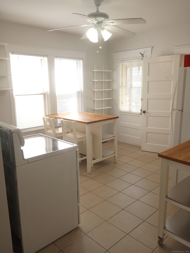 92 Thorpe St in Fairfield, CT - Building Photo - Building Photo
