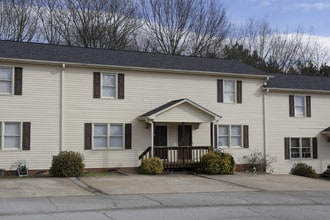 Country Cove Townhomes in Greer, SC - Building Photo - Building Photo