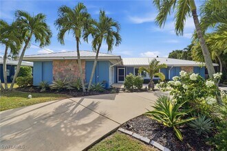 2211 Bayview Rd in Punta Gorda, FL - Building Photo - Building Photo