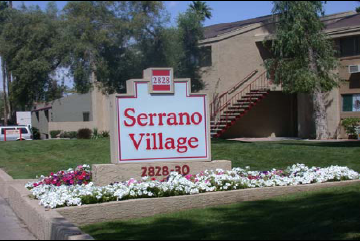 Serrano Village in Phoenix, AZ - Foto de edificio