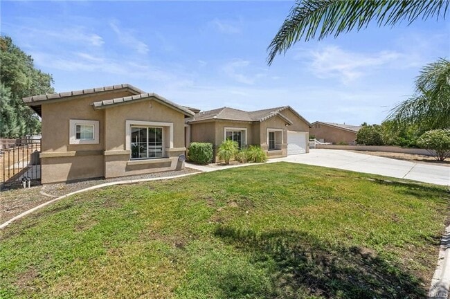 1037 Charles St in Banning, CA - Building Photo - Building Photo