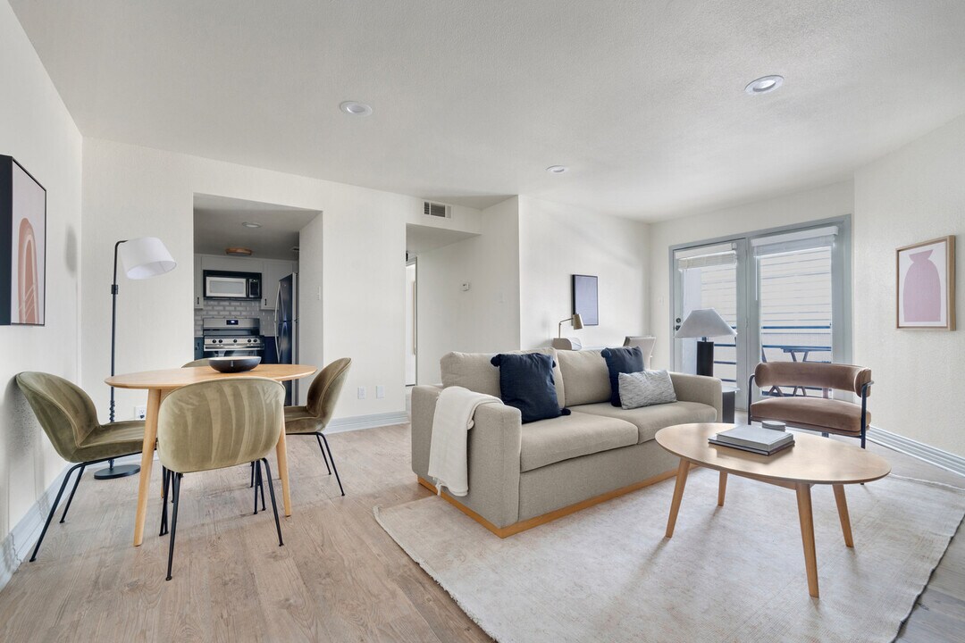 201 E 4th St-Unit -FL3-ID343 in Austin, TX - Building Photo