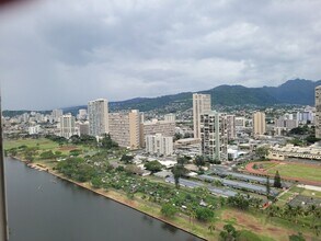 2211 Ala Wai Blvd, Unit 2211 Ala Wai #2909 in Honolulu, HI - Foto de edificio - Building Photo