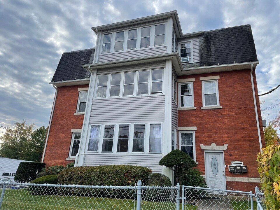113 Park Rd-Unit -Floor #2 in West Hartford, CT - Building Photo