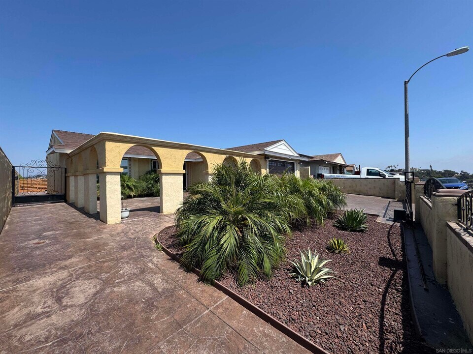 1435 Ava St in San Diego, CA - Building Photo