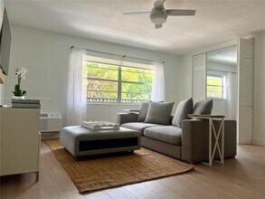 195 Sunrise Dr in Key Biscayne, FL - Building Photo - Building Photo