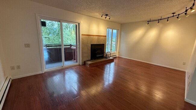 7782 Boundary Ave in Anchorage, AK - Foto de edificio - Building Photo