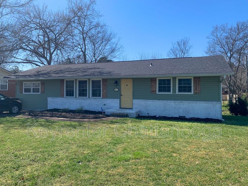 827 Woodmore Ln in Chattanooga, TN - Building Photo
