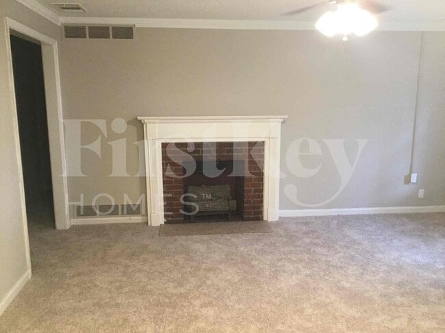 676 Bridge Ave in Forest Park, GA - Foto de edificio - Building Photo