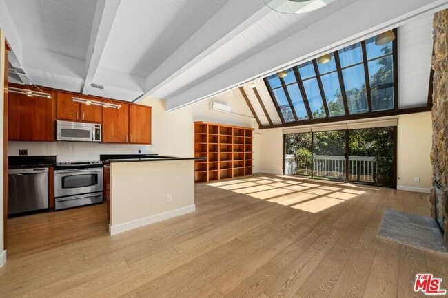 property at 33 Reef St