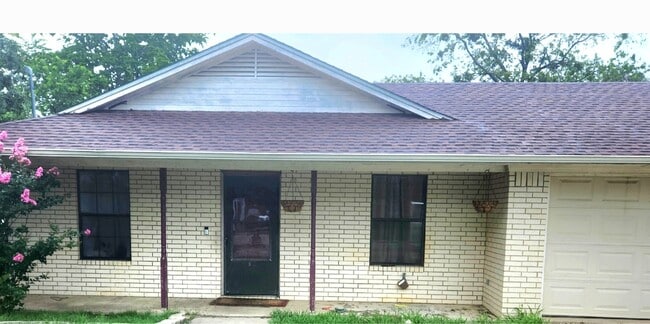 property at 408 N 8th St