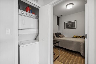 713 N Milwaukee Ave in Chicago, IL - Building Photo - Building Photo