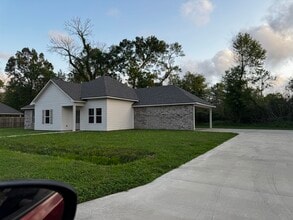 1025 Timber Trails Rd in Breaux Bridge, LA - Building Photo - Building Photo