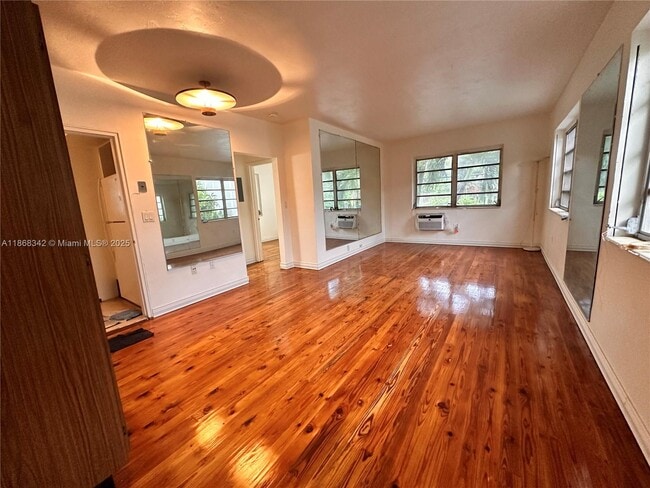 4740 Pine Tree Dr in Miami Beach, FL - Building Photo - Building Photo