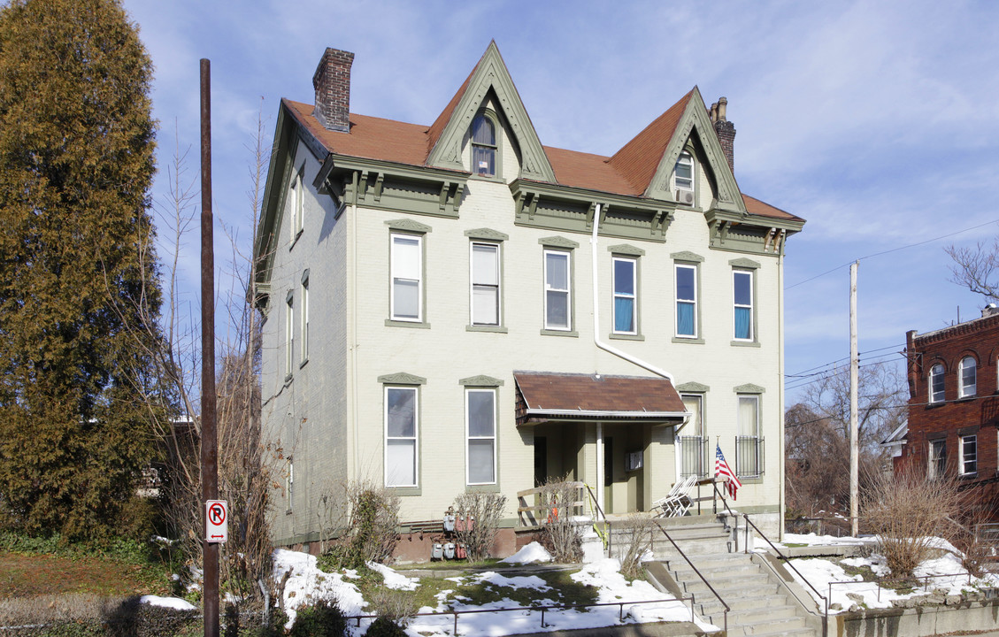 621 Lincoln Ave in Pittsburgh, PA - Building Photo