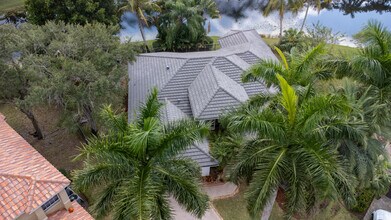 3719 Oak Ridge Cir in Weston, FL - Building Photo - Building Photo