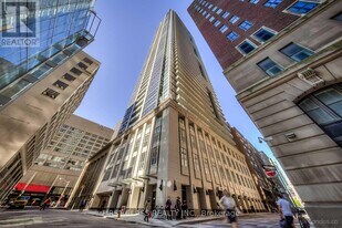 70 Temperance St, Unit 908 in Toronto, ON - Building Photo