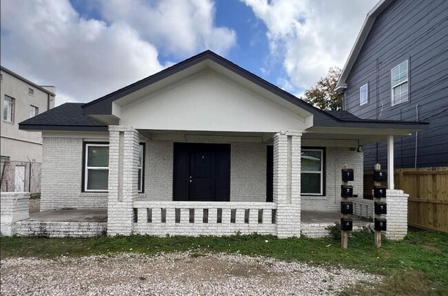 11 Norwood St, Unit 4 in Houston, TX - Building Photo - Building Photo