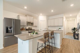 341 Escondido Cir in San Marcos, TX - Building Photo - Building Photo