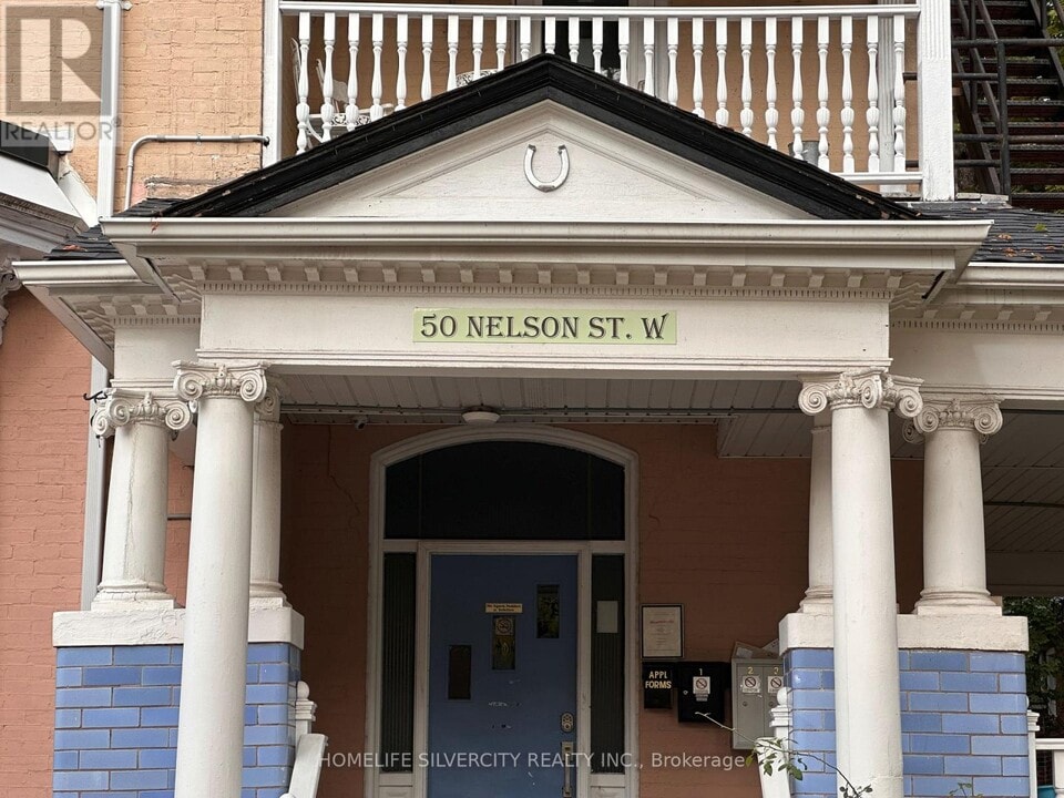 50 Nelson St W in Brampton, ON - Building Photo
