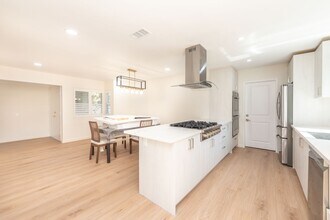 13371 Diamond Head Dr in Tustin, CA - Building Photo - Building Photo