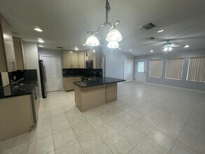 1896 SW Cameo Blvd in Port St. Lucie, FL - Foto de edificio - Building Photo