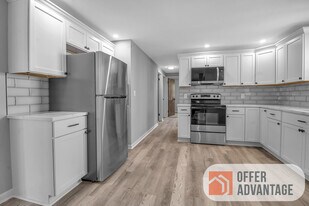 31 W Cherbourg Dr in Buffalo, NY - Building Photo