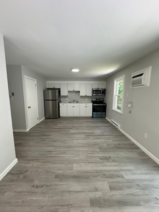 70 Pond Meadow Rd in Ivoryton, CT - Foto de edificio - Building Photo