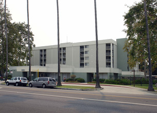 Palm Vista in Oxnard, CA - Foto de edificio - Building Photo