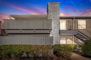 8787 Brae Acres Rd in Houston, TX - Building Photo