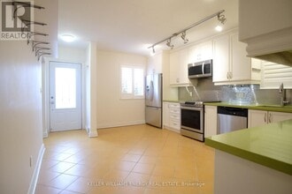 8 Lynndale Rd in Toronto, ON - Building Photo - Building Photo