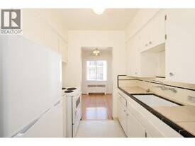 1339-1371 W 71st Ave in Vancouver, BC - Building Photo