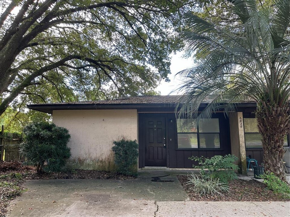 6820 NE 7th St in Ocala, FL - Foto de edificio