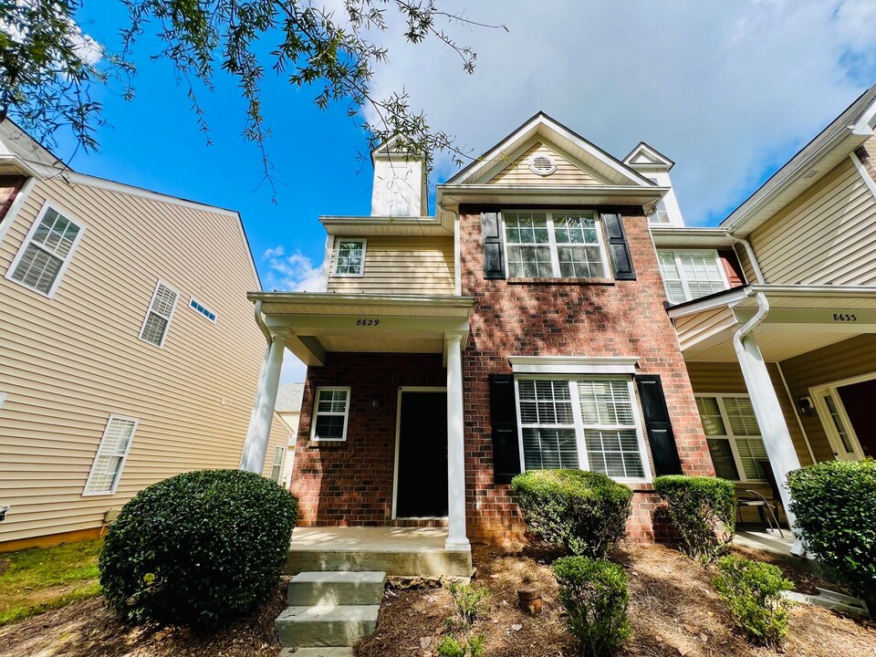 8629 Wandering Creek Way in Charlotte, NC - Building Photo