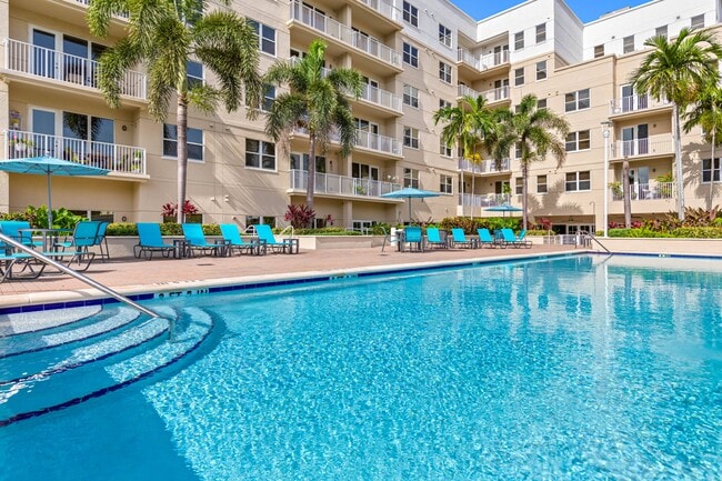 Evernia Place in West Palm Beach, FL - Building Photo - Building Photo