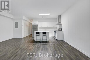 464 College St in Toronto, ON - Building Photo